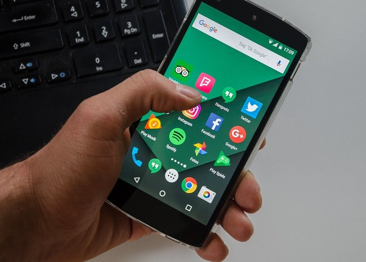 Kiberbiztonsági bajt jelezhet, ha túl gyorsan merül a telefonja