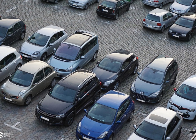 Ekkor lehet vége az ingyenes parkolásnak