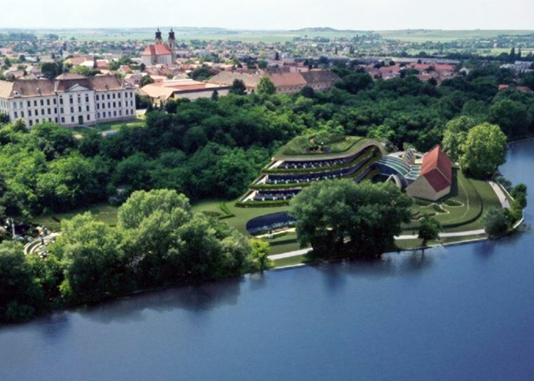 Két év várakozás után, ősszel lehet népszavazás a tatai Öreg-tóhoz tervezett óriáshotelről