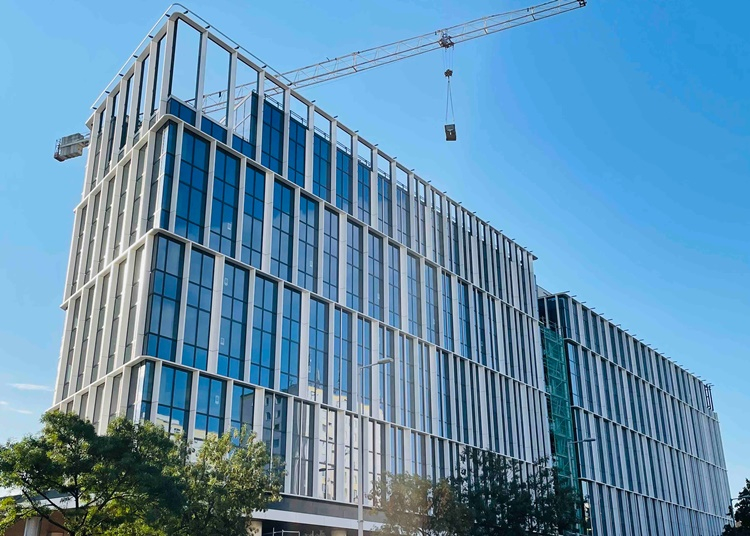 A DBH flex irodatereket hoz létre a H2Offices irodaházban