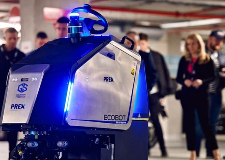 Ez már nem sci-fi: megjöttek a szuperokos takarító robotok