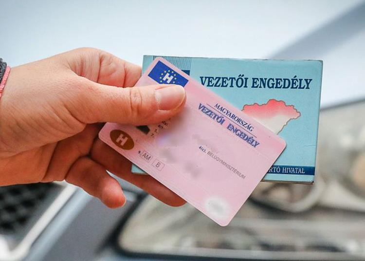Változnak a hazai jogosítványszabályok, baj lehet belőle