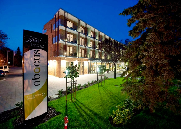 Közel 600 millió forintos fejlesztéssel megújult a herceghalmi Abacus hotel