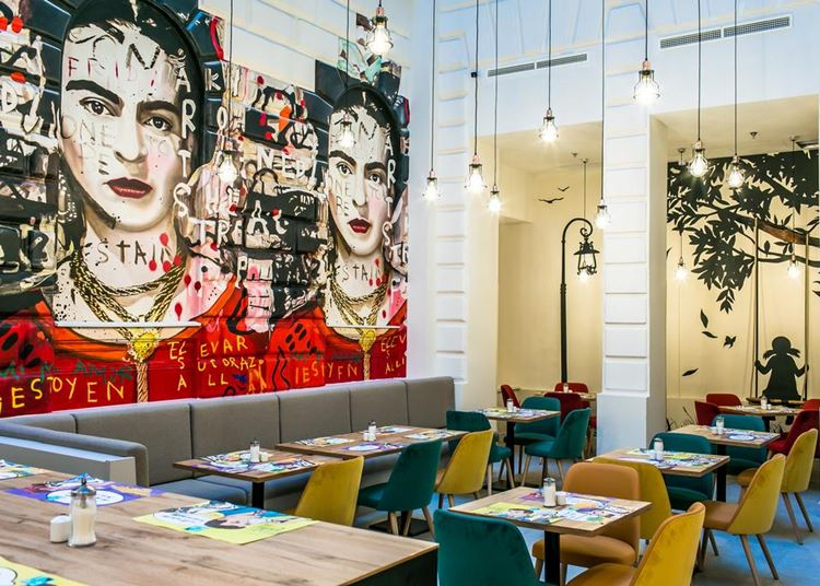 Megnyílt a T62 Hotel a hajdani Szikra mozi tömbjében