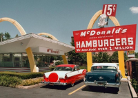 67 éve nyitott meg a McDonald's franchise első étterme, ami a vég kezdete volt az ötletgazda McDonald testvéreknek