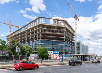 Elérte szerkezetkész állapotát a Liberty, a WING iroda- és szállodafunkciókat is kínáló mixed-use ingatlanfejlesztése