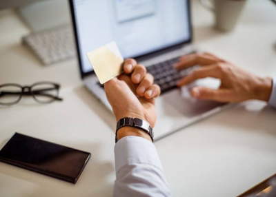 Áll a bál rengeteg ismert webshop körül: sok embert csaphattak be, így csinálják