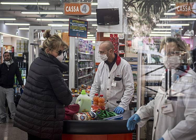 Koronavírus: mit léphet a Tesco és a többi boltlánc?