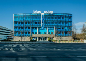 GREEN Cube-bá változik az ikonikus Blue Cube irodaház