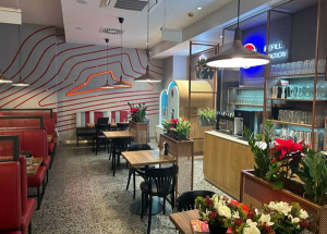 Robotpincérrel és fagyigéppel újít a Pizza Hut