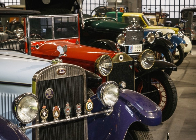 Felszámolták a Belgrádi Autómúzeumot, amelynek veterán autóit filmekhez is használták