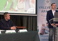 Apával a munkahelyen