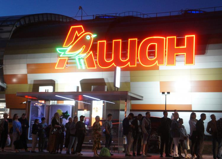 Elárulta az egyik leggazdagabb magyar, mit kezdene a megszerzett Auchan Magyarországgal