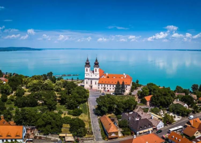 Új szálloda épül a Balaton északi partjának konferenciafővárosában