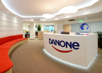 Csaknem kétezer munkahelyet szüntet meg a Danone