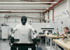 Ládapakoló humanoidok és gázszivárgást szimatoló robotkutyák
