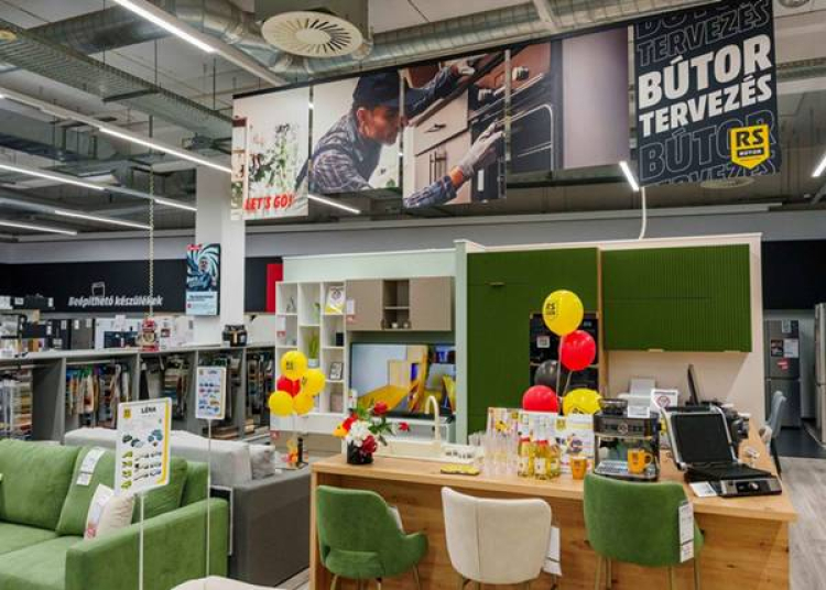 A MediaMarkt Békéscsabán is RS Bútorstúdióval erősít