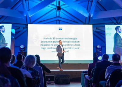 Videókkal lehet megoldani a webáruházak hiányosságait