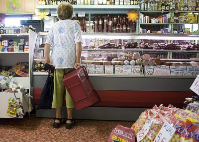 Átírhatja a boltok árait a kormány új, inflációletörő fegyvere