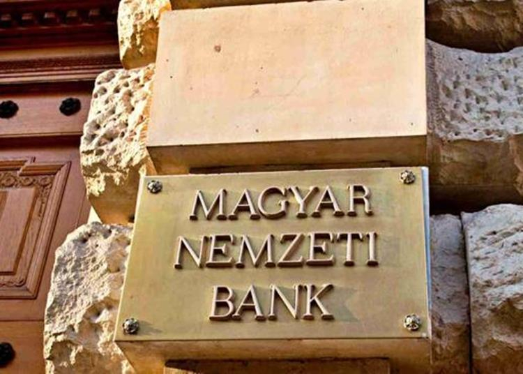 Rosszul bánnak az ügyfelekkel a magyar bankok