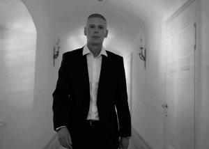 Bruce Willis után magyar arc került be egy globális kampányba