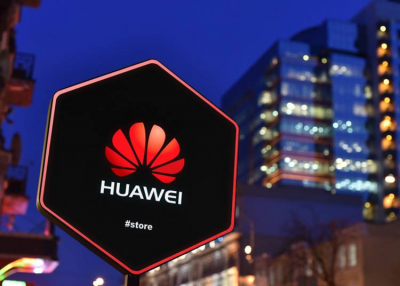 Élesedik a Huawei-botrány, bekeményít az Egyesült Államok