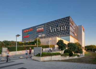 Békegalambok két budapesti plázában