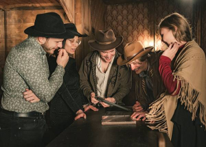 Tudományos csapatépítéssel zárják az évet a vállalatok  A vacsora helyett a közös kalandot választják a cégek