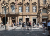 Luxusroham és gyorséttermi hullám: 16 új kiskereskedelmi márka lépett be Csehországba 2025 első félévében