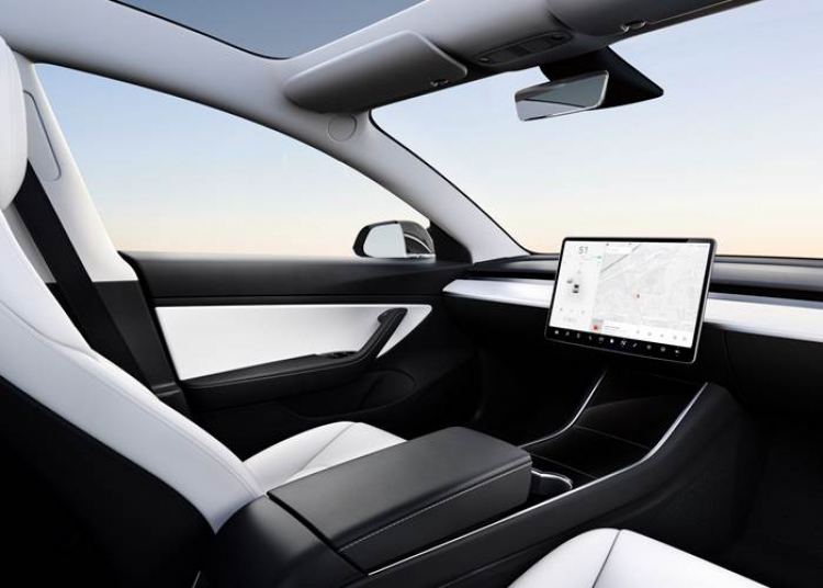 2020-ra robottaxi-hálózatot indítana a Tesla