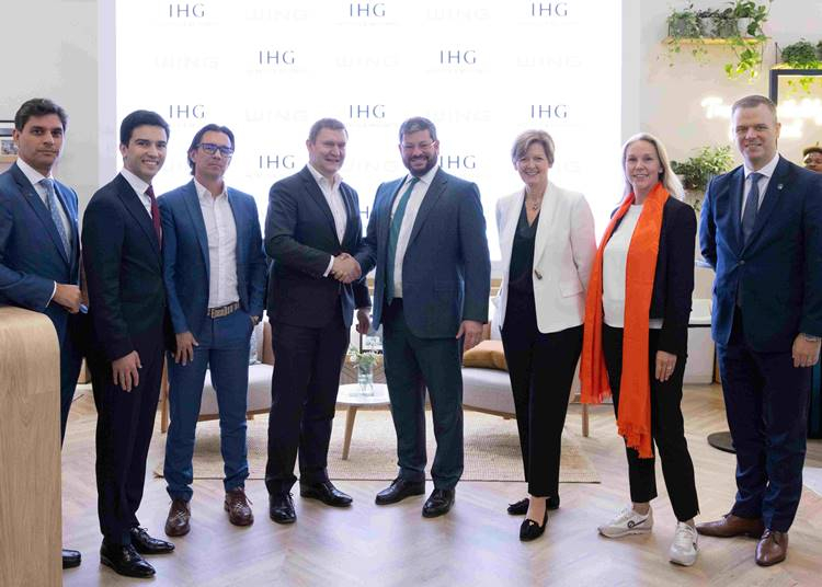 Az IHG Hotels &amp; Resorts és a WING az EXPO Real 2023 kiállításon írt alá megállapodást