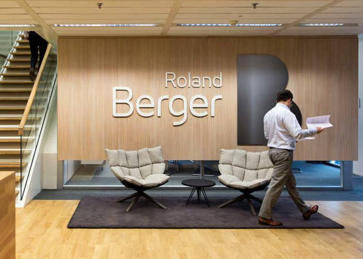 Roland Berger: a járvány teljes megállítása 2021-ig is eltarthat