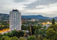 Ráléphet a gereblyére az a szálloda, amelyik mindent egyszerre akar