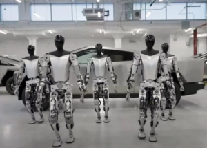 Azért azt érdemes megnézni, hogy sétálgatnak Elon Musk humanoid robotjai
