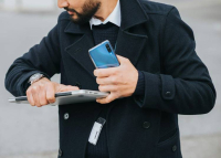 Közösségi média, luxusmárkák és önkép: a férfiaknál erősebben megjelenhet az impulzusvásárlás