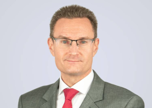 Elfogadta az Országgyűlés az új adószabályokat: változások nem csak 2026-ra, de már az idei évre is!
