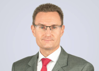 Elfogadta az Országgyűlés az új adószabályokat: változások nem csak 2026-ra, de már az idei évre is!