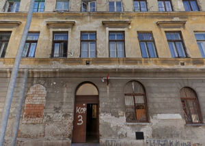 Lebontanak két lakótömböt Ferencvárosban