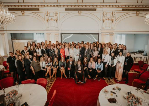 A tehetség nem egyenlő esélyekkel indul – hét pályakezdő fiatal nő munkaerőpiaci indulását segíti a Waberer’s