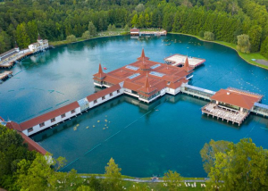 A Hévizi-tó és a pesti Széchenyi Európa legjobb fürdői között