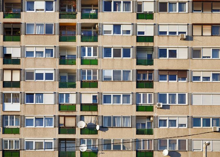 Felére zuhant a panellakások drágulása Budapesten