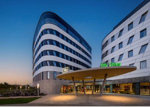 Új TRIBE hotel nyílt a budapesti repülőtéren
